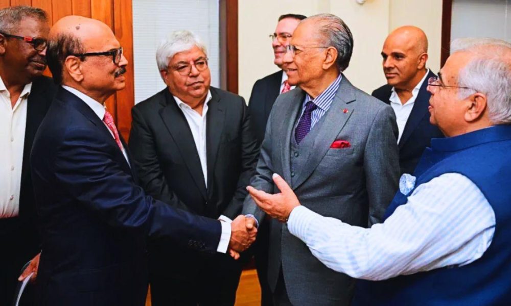 Le Premier ministre rencontre les dirigeants du groupe Hinduja pour discuter de nouveaux projets d’énergie renouvelable